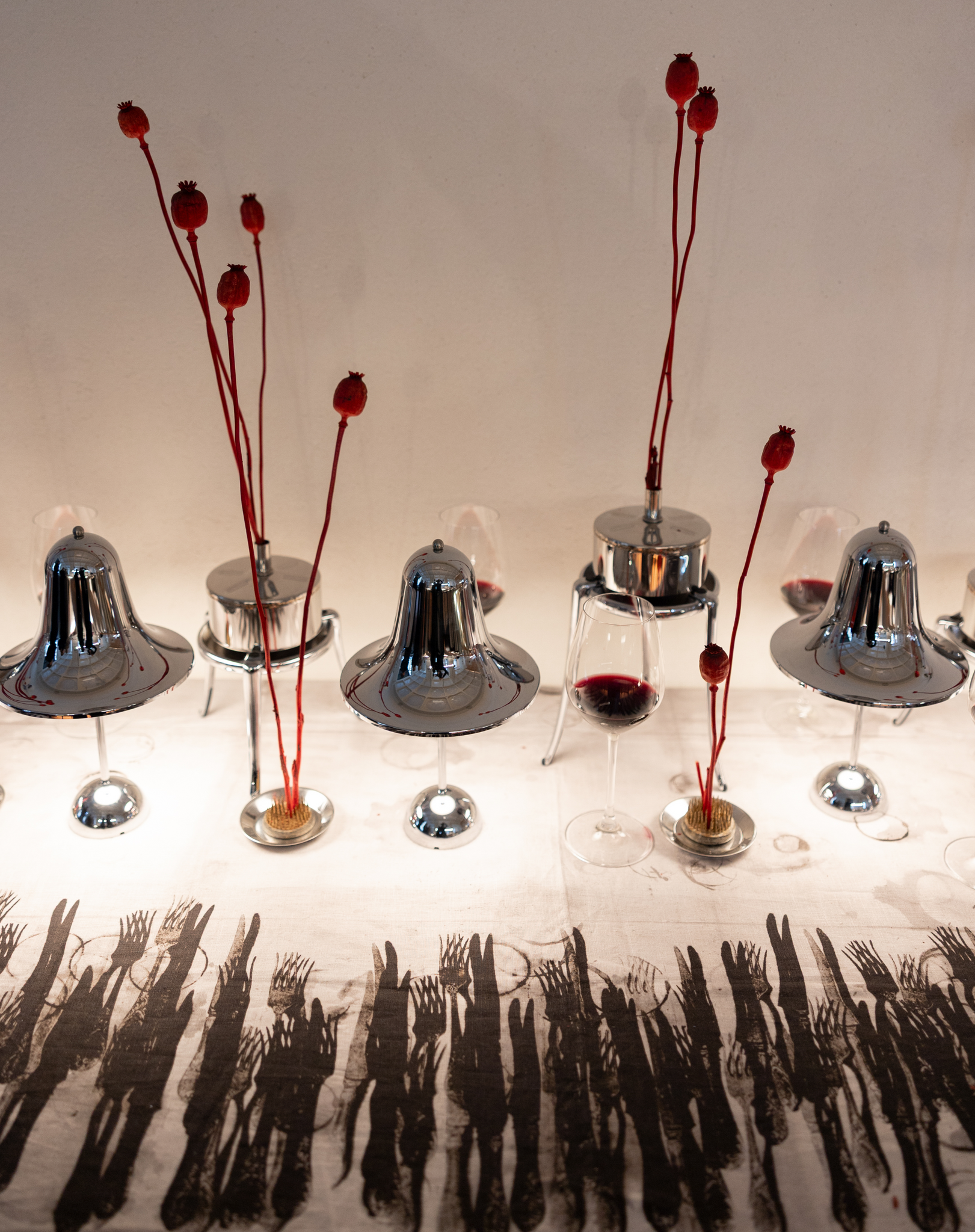 Лляна скатертина з принтом "Державна скатертина I" з серії "Utopia"