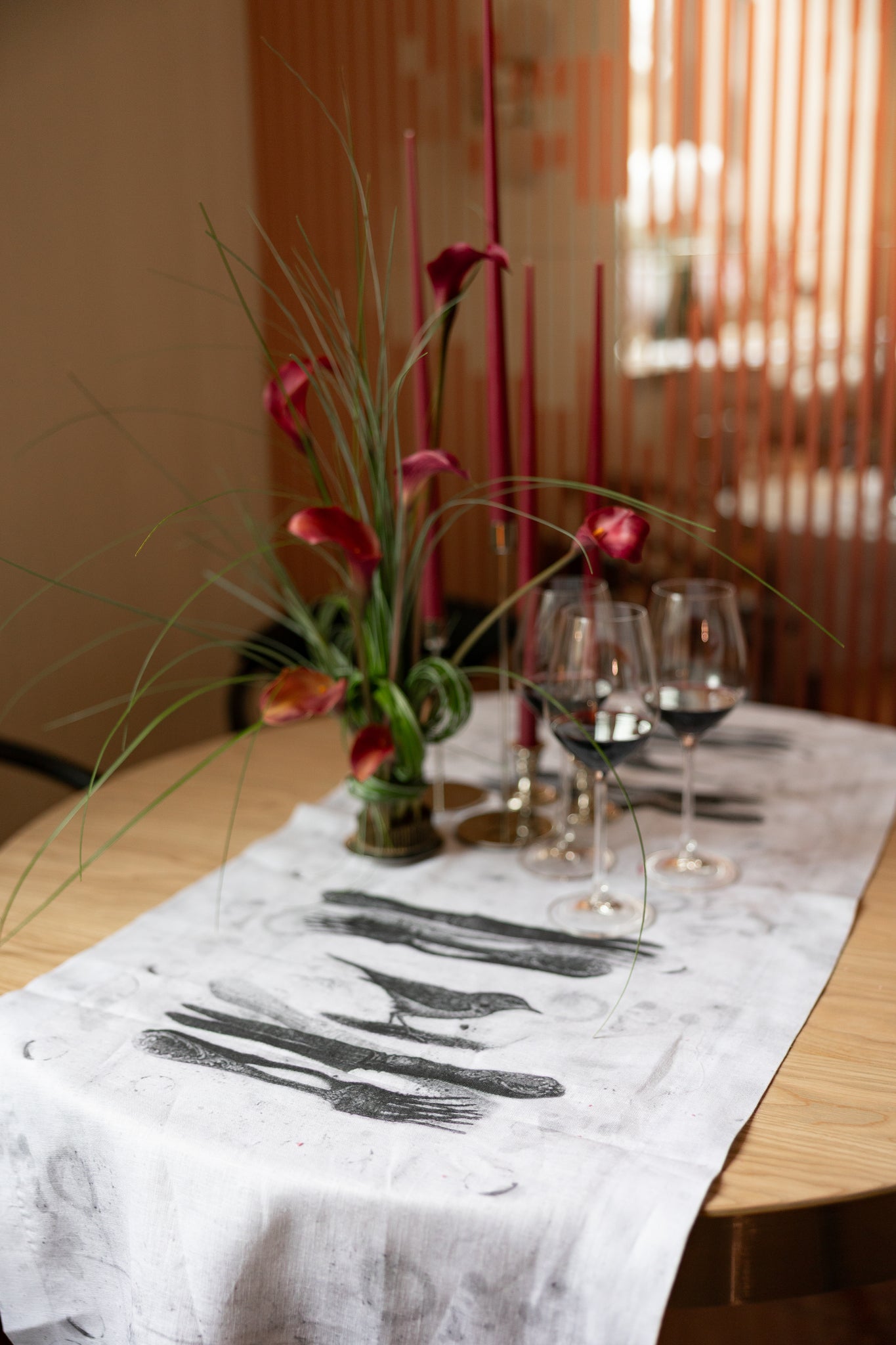 Лляний ранер з принтом "Соловейко" із серії "Utopia"