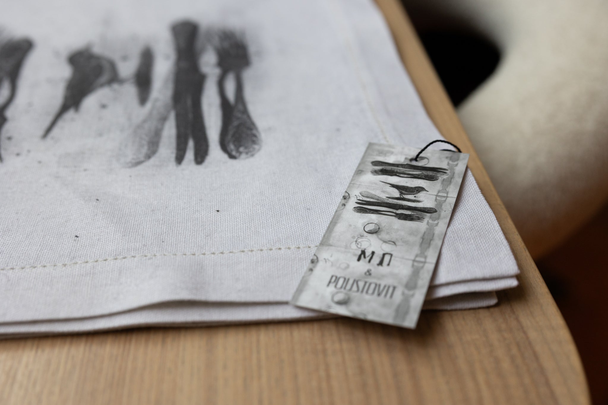 Лляний плейсмат з принтом "Соловейко" із серії "Utopia"